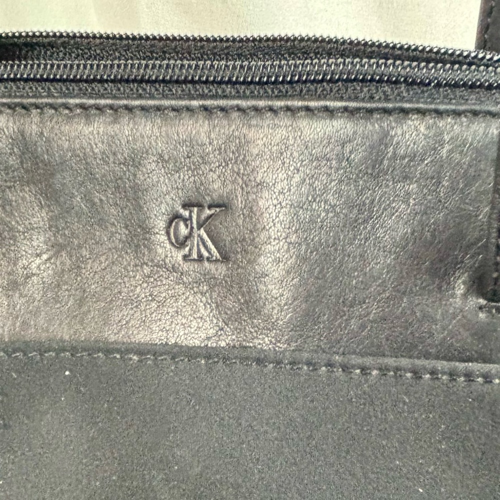 Calvin Klein Black‎ 3 Pocket Handbag with Shoulder Strap and Dustbag - Picture 4 of 11